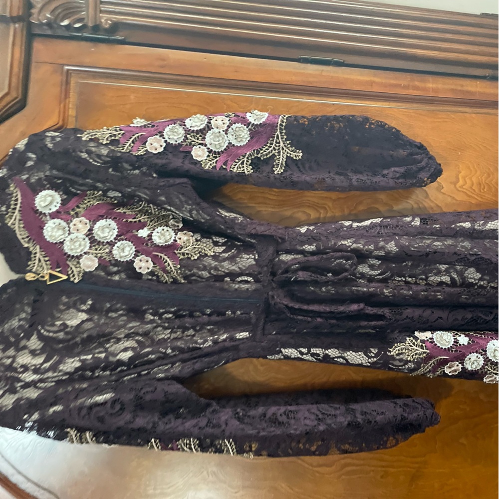 Beautiful long 2 piece abaya wit 3-D flowers